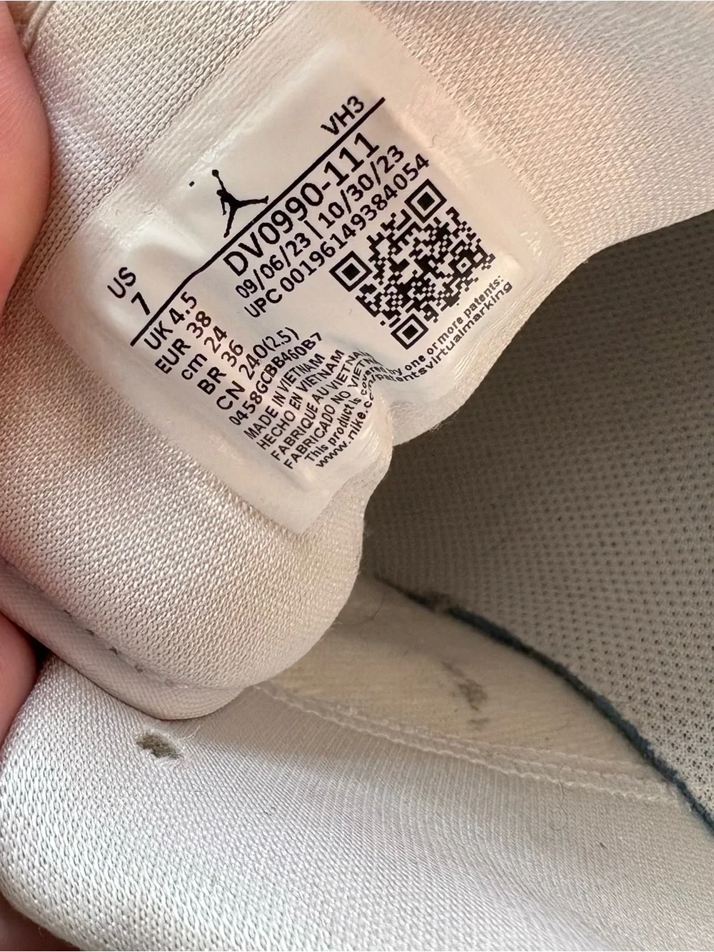 Nike air Jordan’s White Women’s size 7 Low-Top Sneakers